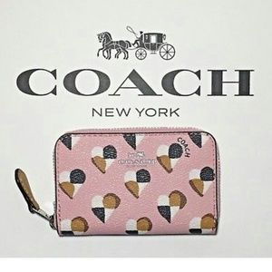 Coach pink heart card holder❤nwot